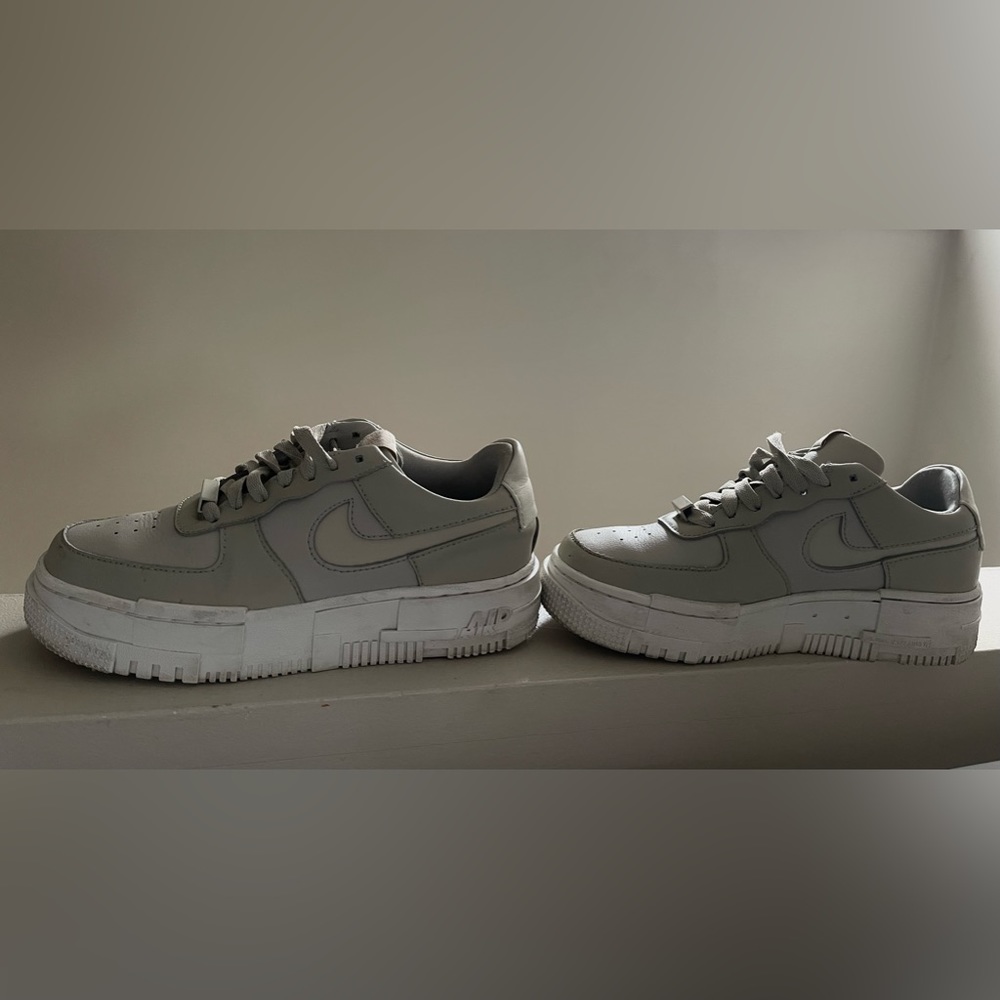 Nike Air Force 1 Pixel